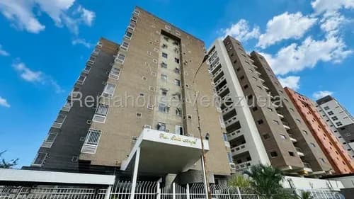 Se Vende Moderno Apartamento Con Estratégica Ubicación En La Urb Base Aragua, Impecable Edificio Con Planta Total, 2 P/e, Conectado A Pozo 26-17070