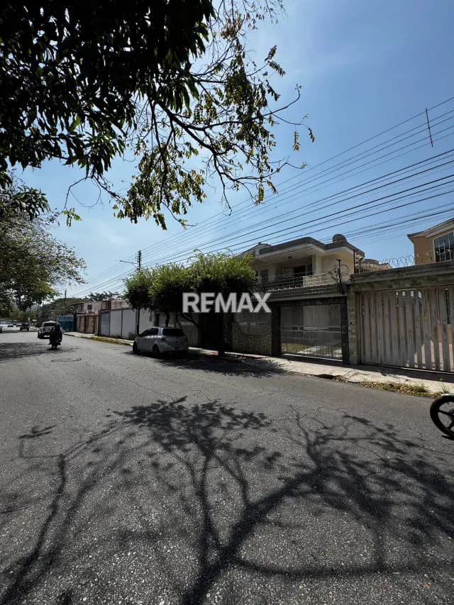 Casa Comercial en Alquiler Andrés Bello