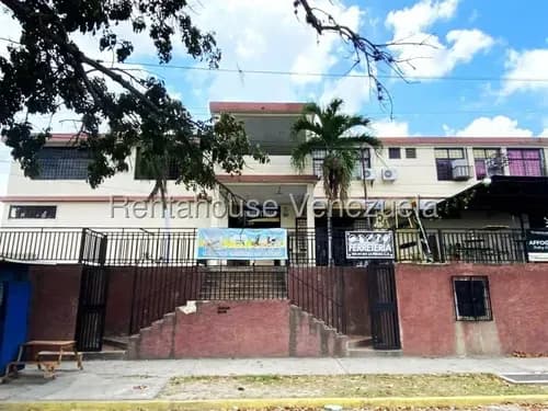 26-8897 Amplio Local De 36.72 M2 En Venta Ubicado En El Centro Comercial Almariera, Cabudare, Un Punto Estratégico Que Combina Comodidad Y Accesibilidad.