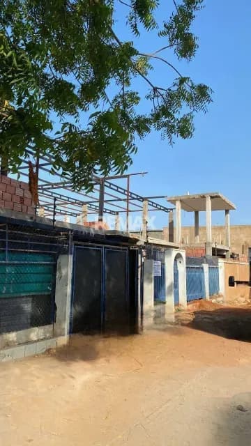 Local comercial en gris P1