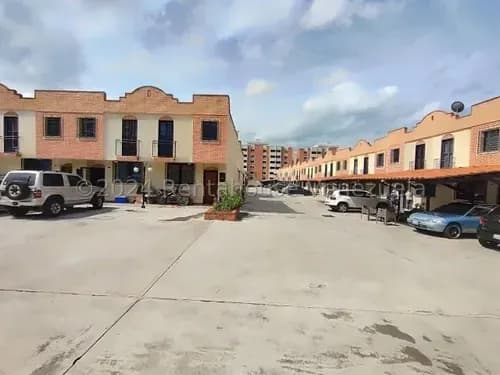 Townhouse En Venta Ubicado En Tazjal Naguanagua Carabobo Codigo 24-28629