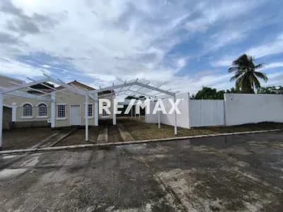 Casa con parcela grande en Venta en Urbanización Valle de Luna, Tipuro, Maturín
