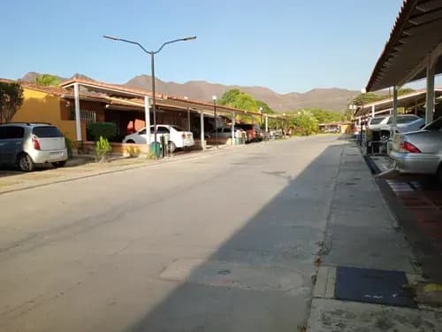 Casa En Alquiler Equipada Y Amoblada En Urb. Valle De Oro, Res. Las Yunta San Diego Edo Carabobo. Zenaida Quintero