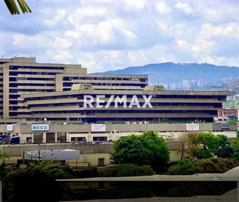 OFICINA EN VENTA - URB. CHUAO