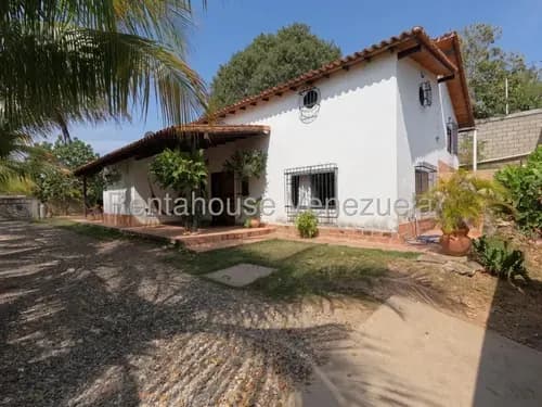 Karen Burgos Vende Encantadora Casa Con Entorno Montañoso En Cabudare, Ideal Para Disfrutar De La Belleza Del Paisaje.