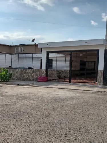 Casa Remodelada Conjunto Cerrado Cera De Comercio Valencia Los Guayos