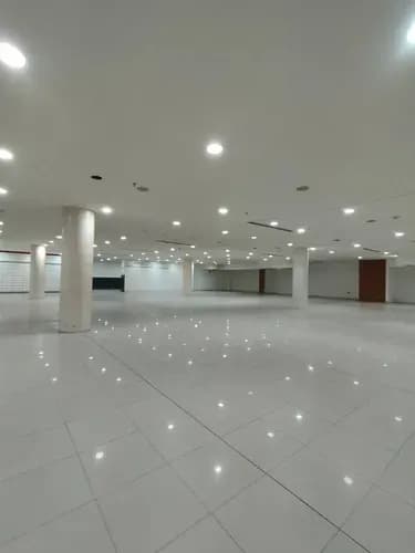Np Vende Local De Más De 2.500m2 En El Cc Metrópolis Código 327337