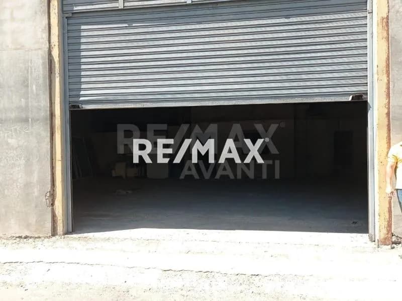 En Alquiler Galpon Comercial Calle Sucre en el Centro de Punto Fijo