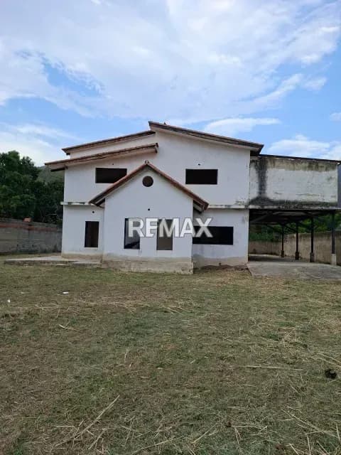 EN VENTA CASA CON AMPLIO TERRENO URB. LAS MOROCHAS SAN DIEGO