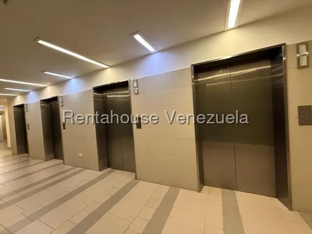 Comercial (Oficina) en Alquiler en Santa Paula, Distrito Metropolitano