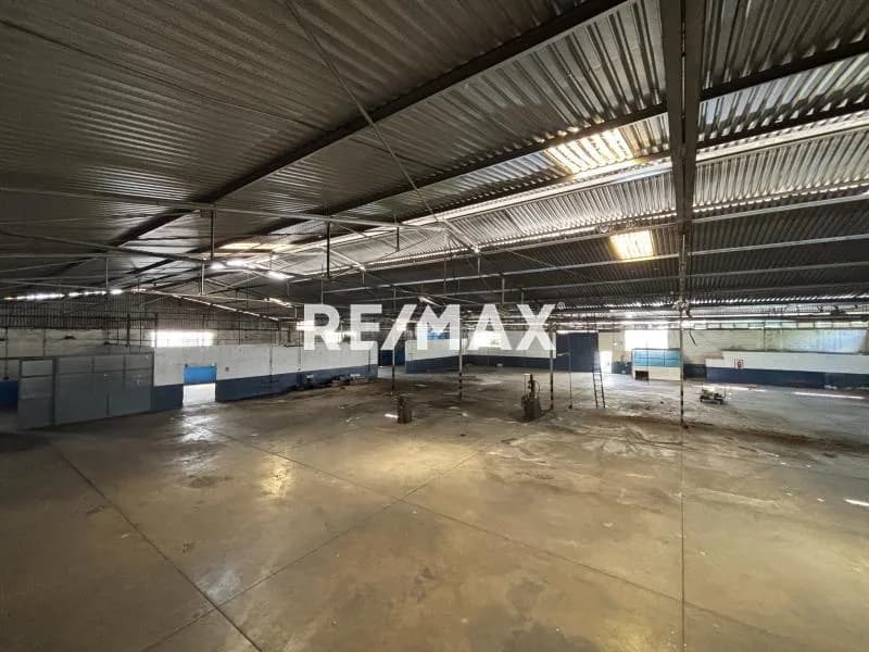 Galpón de esquina en venta Zona Industrial La Quizanda