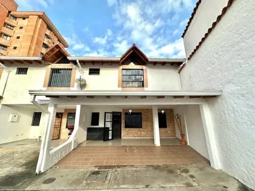 Alquiler. Casa. Urb. Dorado Suite