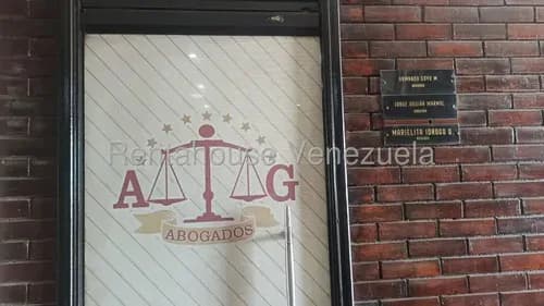 Raíza Suárez Alquila 2 6 7 0 6 2 Oficina Remodelada Con 4 Ambientes Amoblados Perfectos Para Recepción, Sala De Reuniones, Oficinas, Baño Moderno, Centro De Barquisimeto