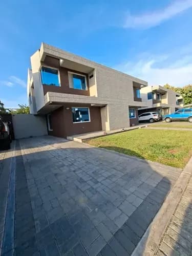 Townhouse En San Diego En Casa Verde Son 2 Unidos