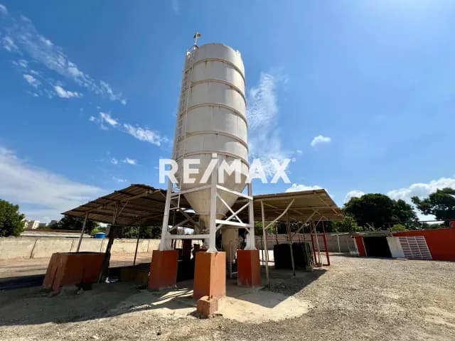 Se Vende Bloquera Industrial Sector La Victoria