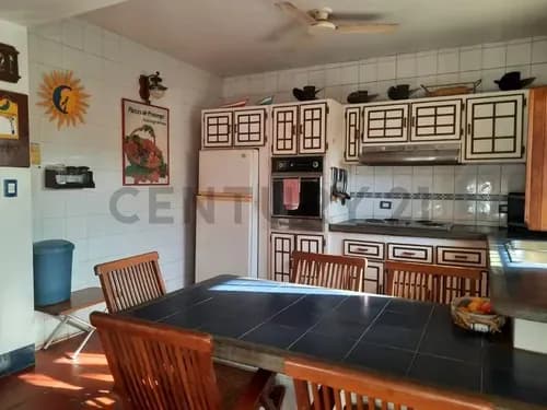 Venta De Casa Posada Equipada En Chichiriviche