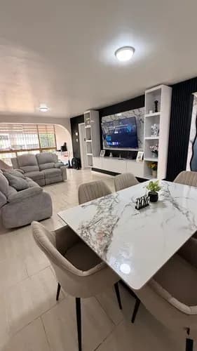 Apartamento Remodelado En La Paz, 3hab, 2 Baños, 1 Pe, 1 Maletero 120m2