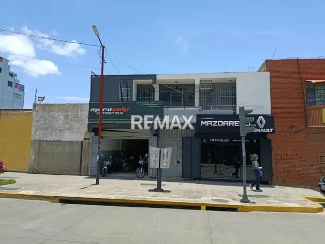 Se alquila Amplia Oficina Espacio Comercial Multiuso en Av. 20 Centro Barquisimeto