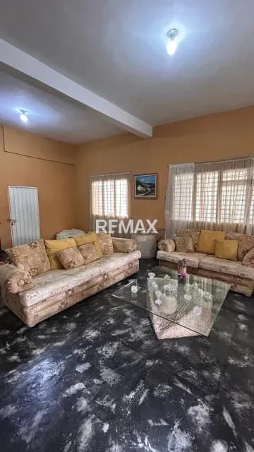 CASA EN VENTA CON TERRENO PROPIO CON EXCELENTE UBICACION EN CAMBURAL ESTADO YARACUY