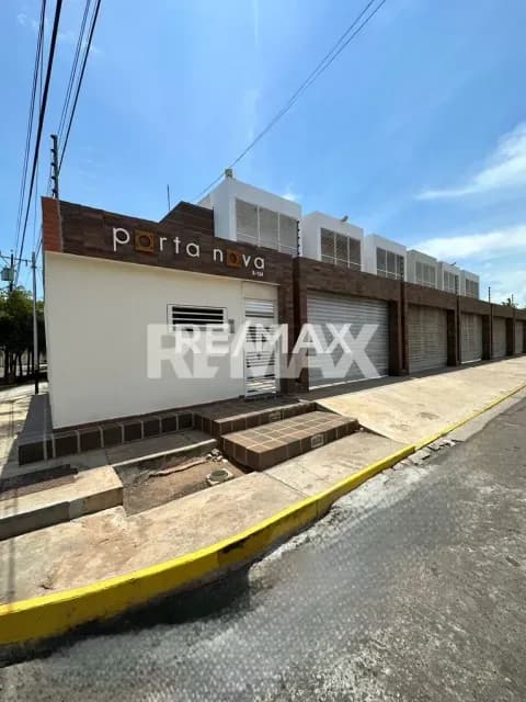 TOWNHOUSE EN ALQUILER AV UNIVERSIDAD RESID. PORTA NOVA