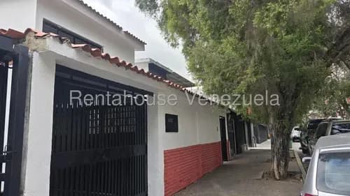 Esta Casa En Alquiler Ofrece La Posibilidad De Vivir En Ella O Hacer Funcionar Tu Negocio En Santa Monica 26-15594 Hgk