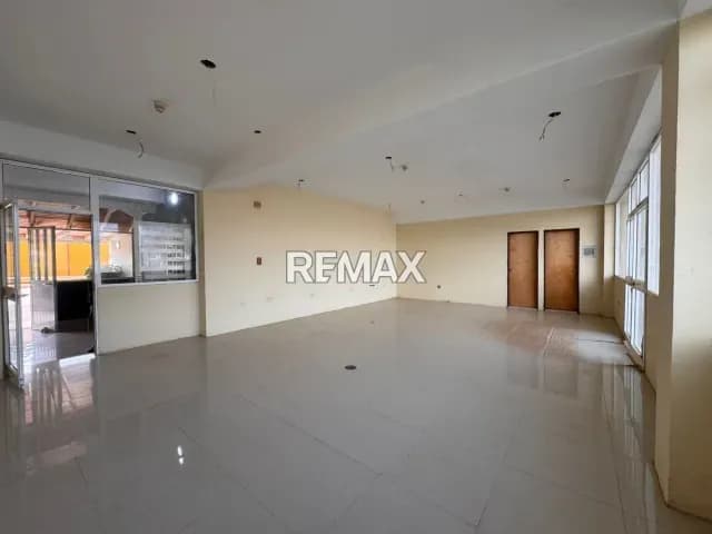 Local comercial nuevo en venta, ubicado en la Avenida Principal de Bellavista