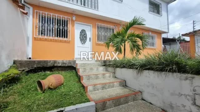 ALQUILER DE CASA EN PROPIEDAD HORIZONTAL PARA USO COMERCIAL , RESIDENCIAL NIVEL CALLE