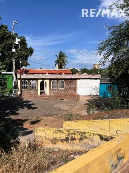 Casa para uso Residencial o Comercial sector Nueva Vía