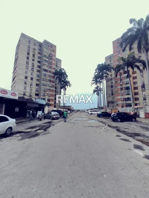 VENDO C.C. COMERCIAL INDUSTRIAL DEL ESTE