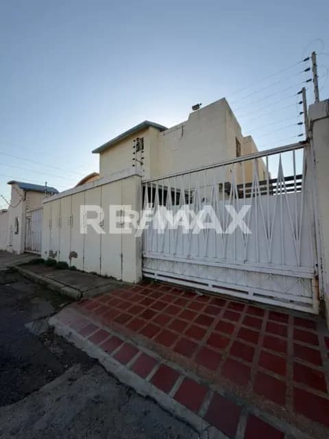 TOWNHOUSE EN ALQUILER MONTE BELLO