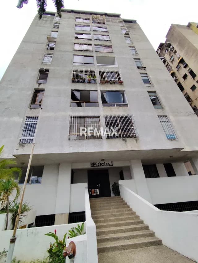APARTAMENTO EN VENTA AMOBLADO Y EQUIPADO A ESTRENAR EN PREBO, RES CECILIA I