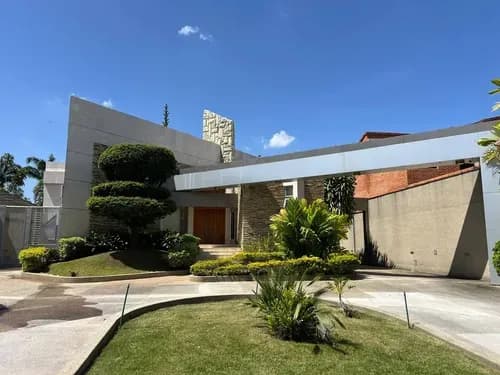 Annic Coronado Vende Casa De Lujo Remodelada En Villas Laguna Club Guataparo Valencia Cód. 295019