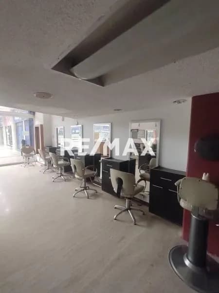 Se Vende Local Comercial en C C Galerias El Paraiso