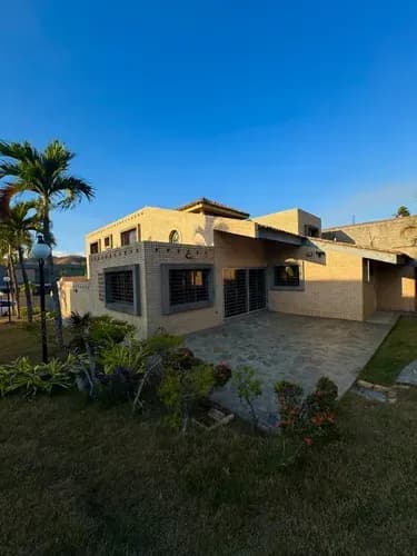 Fernando & Yosmar Alquilan Casa En La Urbanización Altos De Guataparo. Sólo Clientes