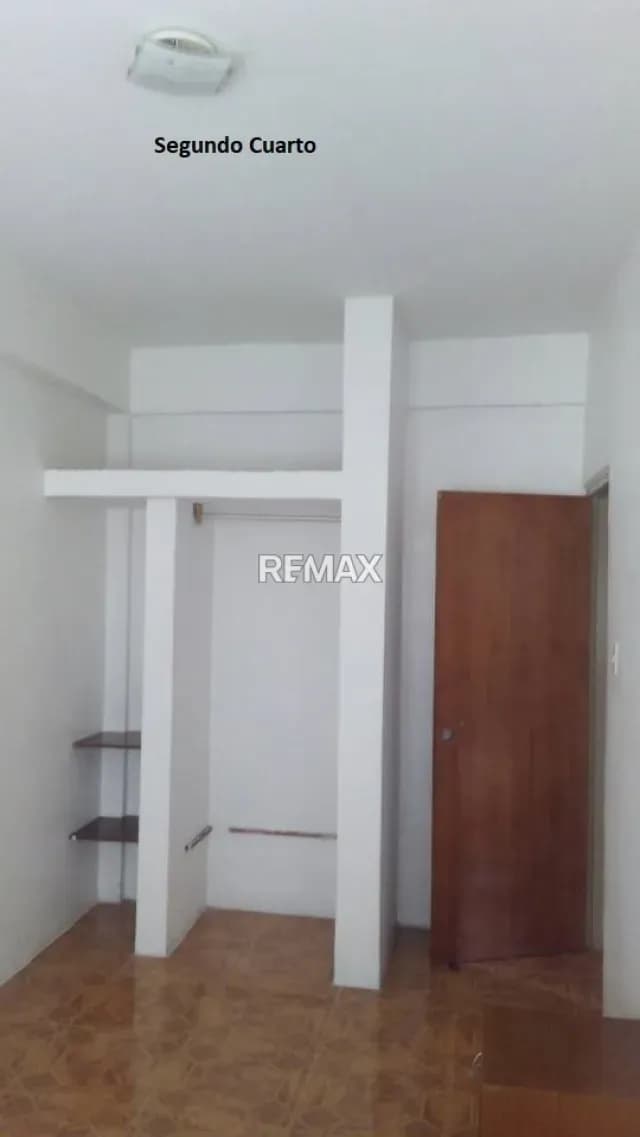 Casa de 3 niveles en venta en la Urbanización. La entrada de naguanagua