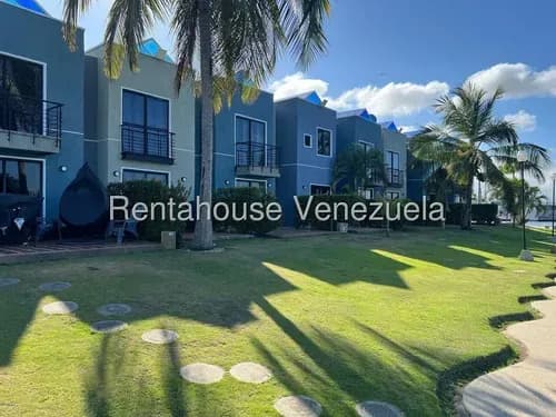 Venta De Townhouse / Puerto Encantado / 26-18616 Yg