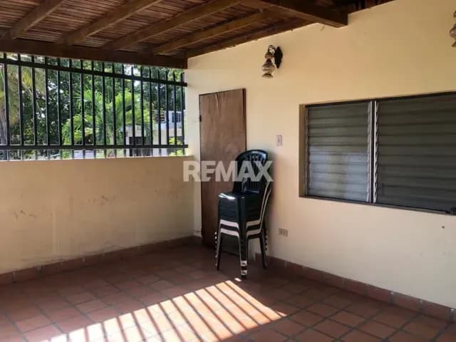 Casa Comercial en Alquiler Carrera 27 entre Calles 14 y 15 Zona Este - Barquisimeto
