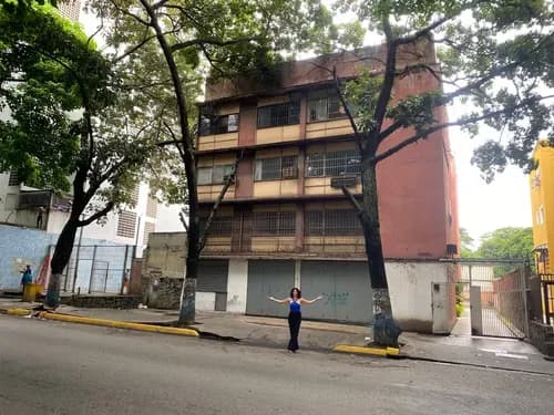 Edificio En Venta Con Potencial Comercial Los Chaguaramos