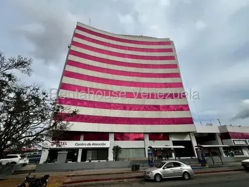 Impulsa El Desempeño Y La Eficiencia De Tu Empresa Desde Una De Las Zonas Corporativas Más Estratégicas Del Este De Barquisimeto. Esta Oficina, Ubicada En La Reconocida Y Concurrida Avenida Los Leones