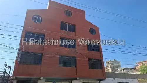 Atractiva Oficina En Alquiler En Pleno Centro De Barquisimeto, Julio Martínez, Cód. 26-9617, Con Línea Cantv Y Aba Activos, Fácil Acceso Al Transporte Público.
