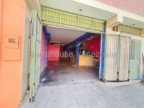 Bray Montoya Alquila Amplio Local Comercial En Centro De Barquisimeto, Zona De Alto Trafico Vehicular Y Peatonal. 2#6#9#5#2#7