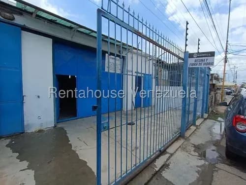 En Alquiler Local Ubicado En San Blas, A Pocos Metros De La Av Lara. Ideal Para Taller, Deposito. Consta 129 50 Mts, Baño, Batea, Electricidad De 220v, Tablero De Prueba
