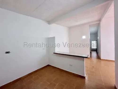 Daniela Linarez Vende Hermosa Y Amplia Casa Con 3 Habitaciones, 2 Baños, Cocina, Sala, Comedor, Recibo, Tanque De 1000 L Con Bomba, El Recreo Cabudare