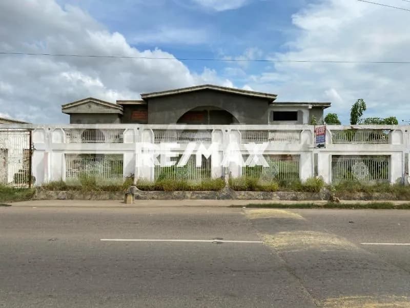 CENTRO COMERCIAL EN VENTA