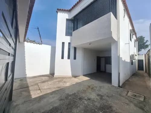 *solo Clientes* Mgb Vende Casa En Santa Rosa (ubicada A Pie De Calle) Valencia