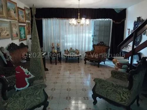 Karen Burgos Vende Casa Comercial Con Excelente Terreno Al Este De Barquisimeto, Cód. 26-7440, Ideal Para Remodelar Y Desarrollar La Mejor Actividad Económica.