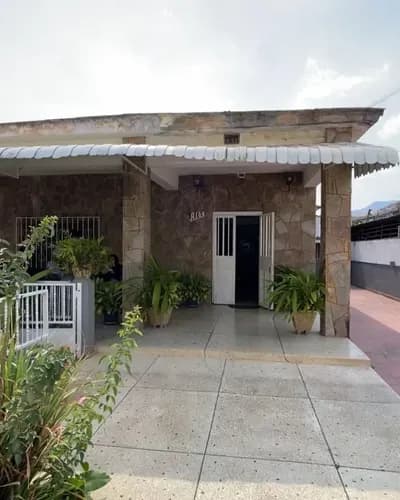 Casa En Venta La Victoria (casco Central) Estado Aragua Amplio Porche Sala-comedor, Cocina 04 Habitaciones 03 Baños 06 Puestos De Estacionamiento