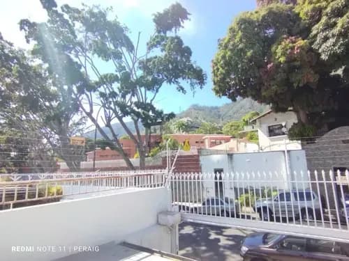 Venta Quinta En Altamira / 910 M²/habitaciones 5/ Baños 6 / Cerco Electrico/ Precio: $1.000.0000 Ic