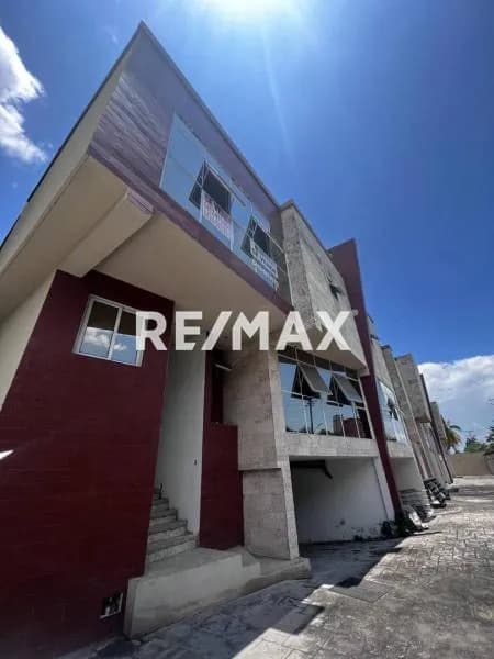 EN VENTA EXCELENTE TOWNHOUSE EN OBRA BLANCA, URBANIZACIÓN LA FLORESTA