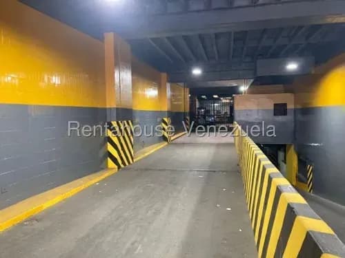 Local En Alquiler Parroquia La Candelaria 24-17611 Ac